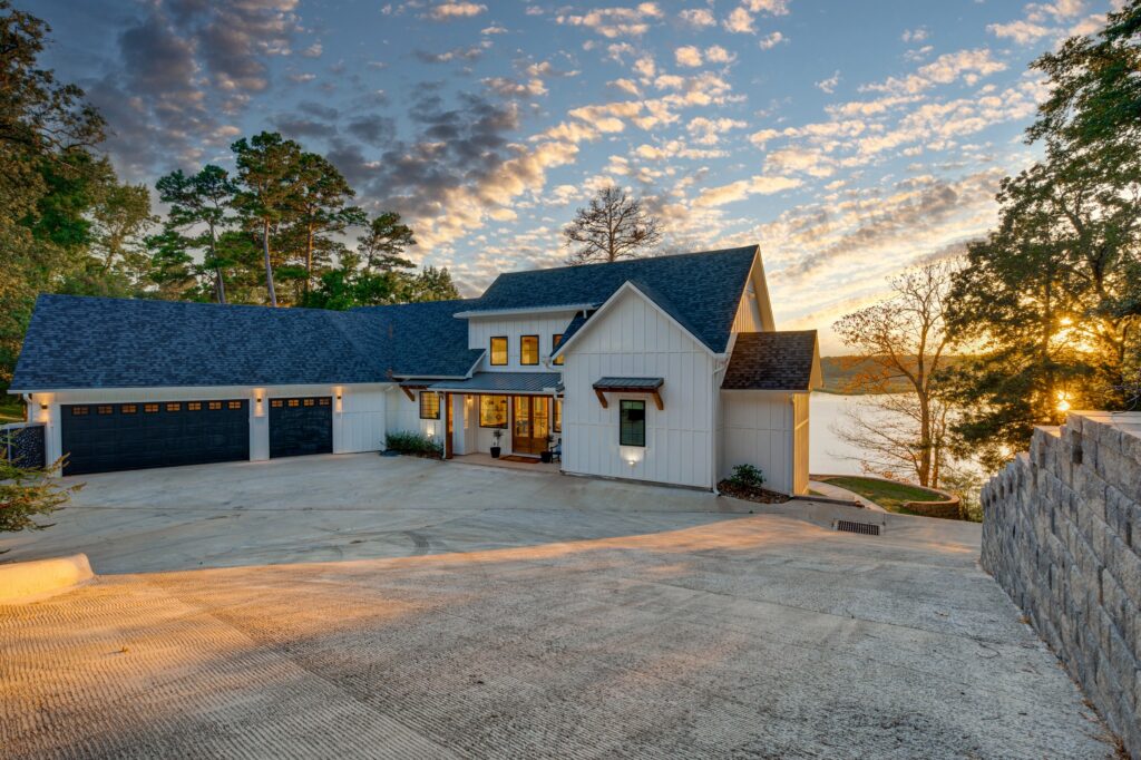 A special buyer will find this 
home at Camp Cypress Trail 🤤
:::
#etxphotographer #etxrealestate #realestatephotography #lakecypresssprings #realestatephotographer