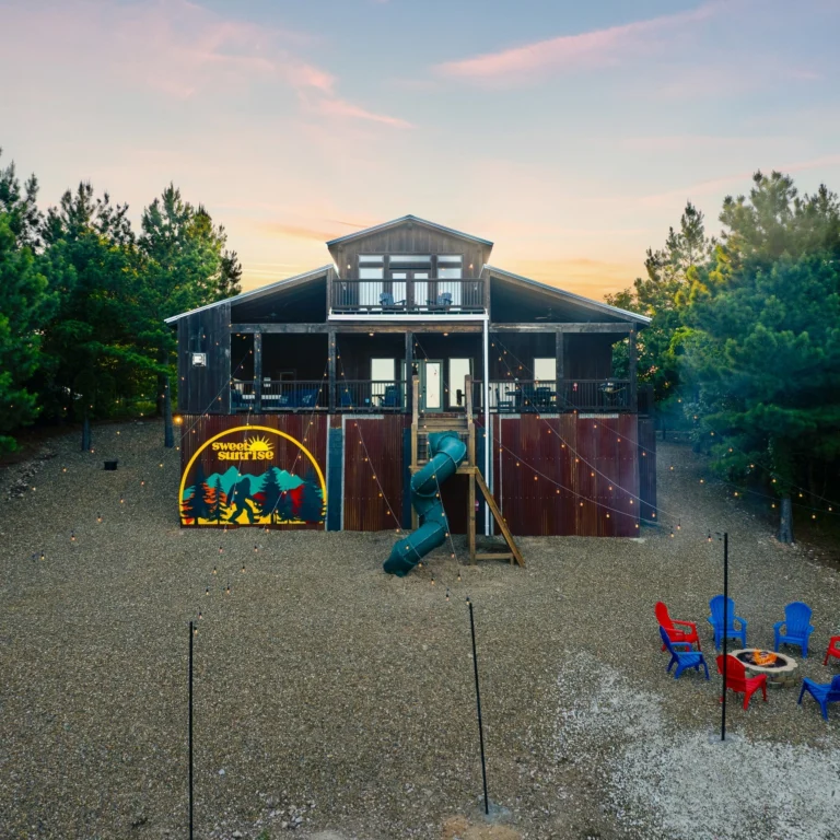 Sweet Sunrise
:::
#airbnbexperience #airbnbhomes #realestatephotography #realestatephotographer #AirbnbVibes #Brokenbowphotographer #brokenbowphotography