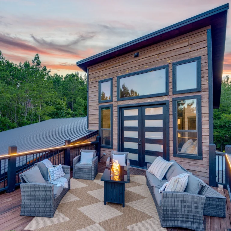 Twilight Tuesday 🌙 at Counting 
Stars Cabin @countingstarscabinbb 
:::
#airbnbexperience #airbnbhomes #realestatephotography #realestatephotographer #AirbnbVibes #Brokenbowphotographer #brokenbowphotography #twilightphotography