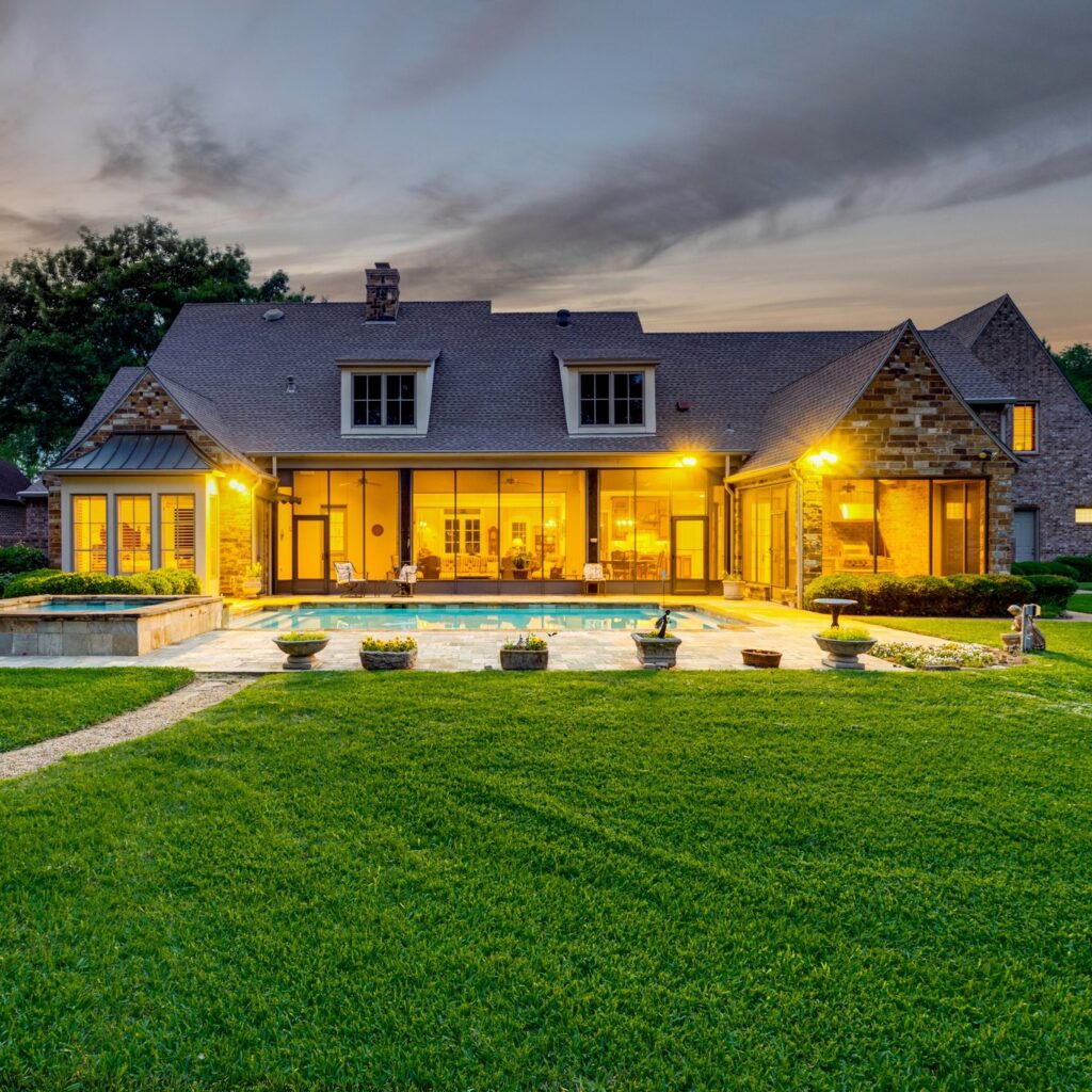 Twilight Tuesday 🌙
:::
#etxphotographer #easttexasphotographer #realestatephotography #twilightphotography