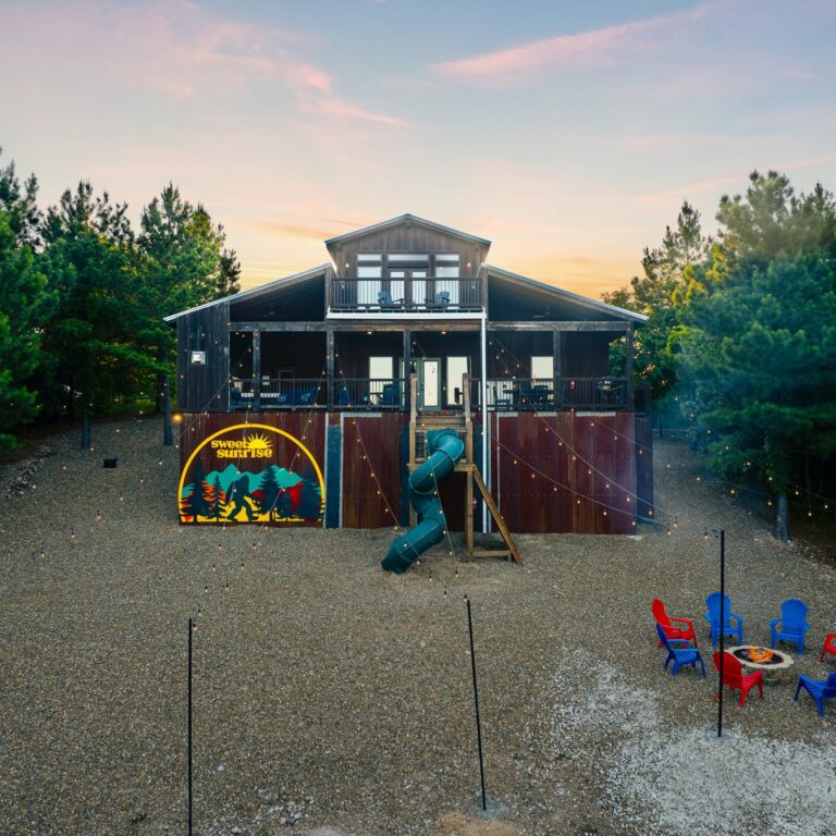 Sweet Sunrise
:::
#airbnbexperience #airbnbhomes #realestatephotography #realestatephotographer #AirbnbVibes #Brokenbowphotographer #brokenbowphotography