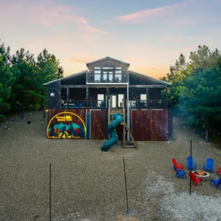 Sweet Sunrise
:::
#airbnbexperience #airbnbhomes #realestatephotography #realestatephotographer #AirbnbVibes #Brokenbowphotographer #brokenbowphotography