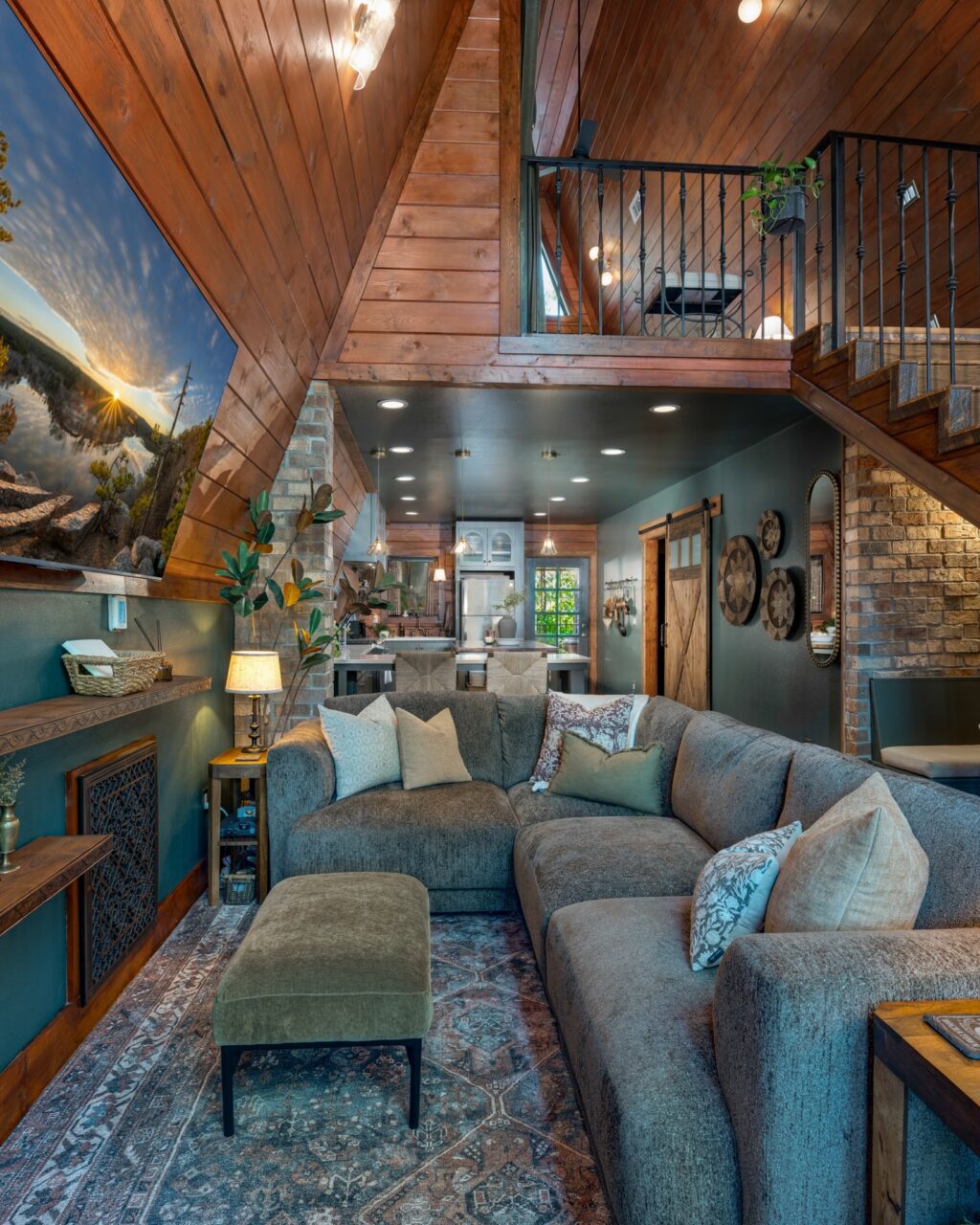 Another Broken Bow cabin in the books. Amazing interior design on this one.

:::

#airbnbexperience #airbnbhomes #realestatephotography #realestatephotographer #airbnbvibes