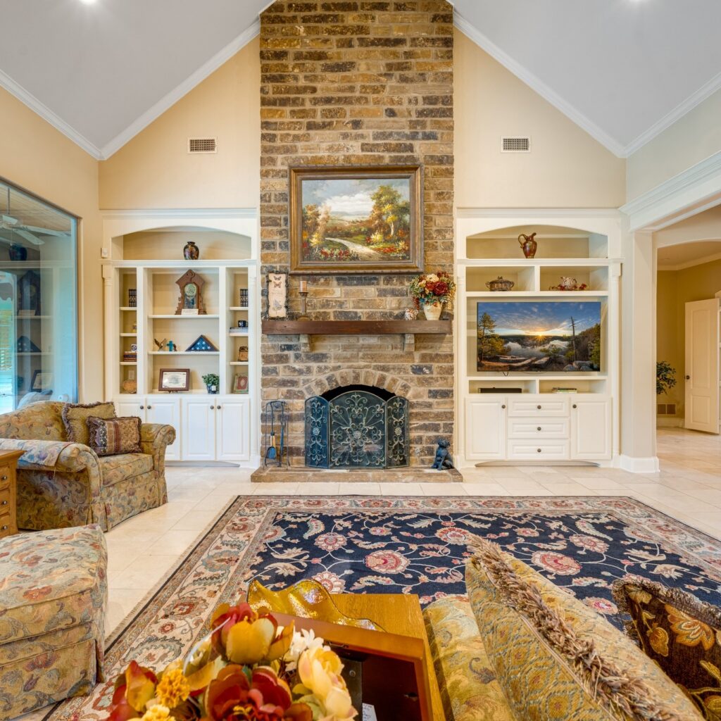 :::
#etxphotographer #etxrealestate #realestatephotography #bullardrealestate