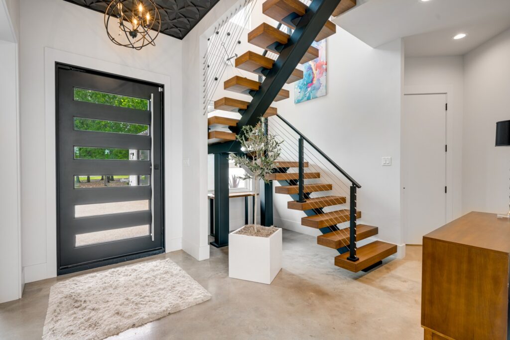 Check out this architectural beauty! Stairway to Heaven.
You can find her in Corsicana 😉😎 Contact @lacelacehope for a showing, or check out her open house on Saturday. 
:::
#realestatephotography #realestatephotographer #etxrealestate