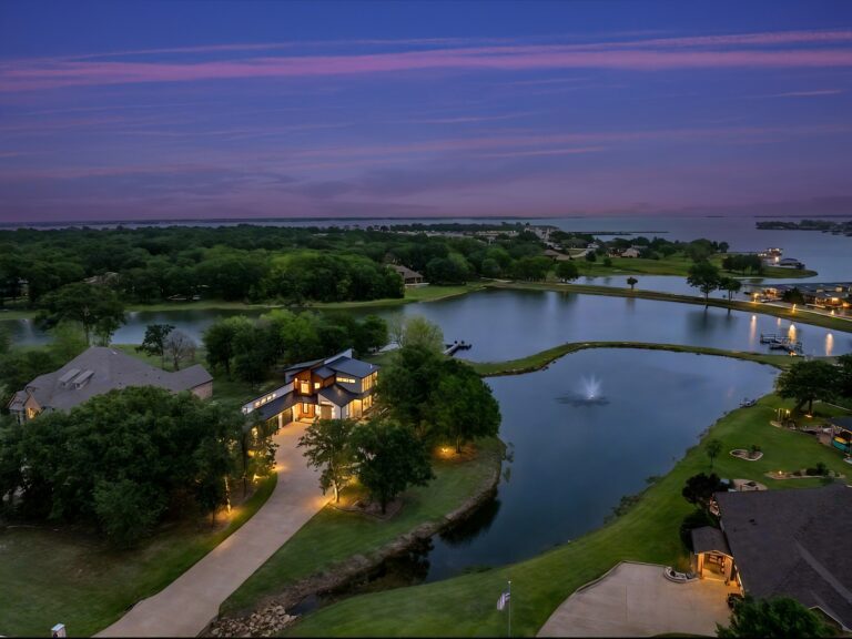 Twilight Tuesday🌙
:::
#etxphotographer #realestatephotography #twilightphotographyforrealestate