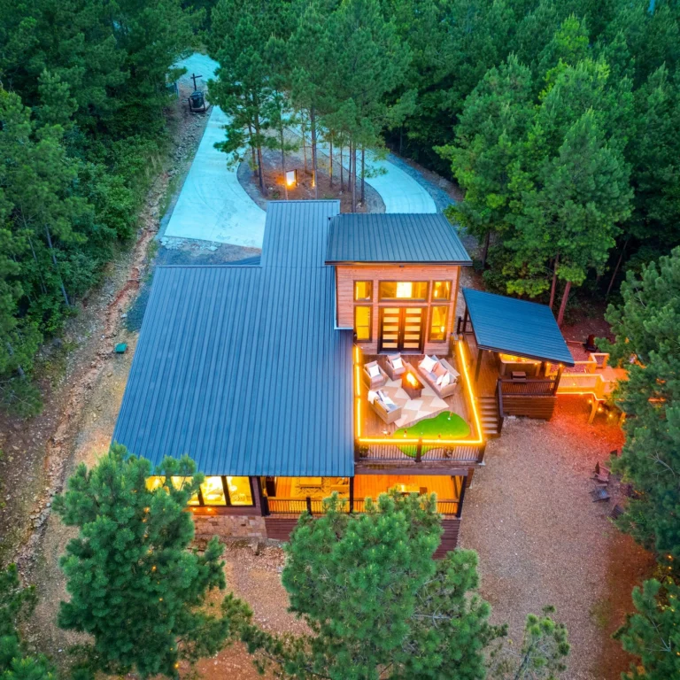 Twilight Tuesday 🌙 at Counting 
Stars Cabin @countingstarscabinbb 
:::
#airbnbexperience #airbnbhomes #realestatephotography #realestatephotographer #AirbnbVibes #Brokenbowphotographer #brokenbowphotography #twilightphotography