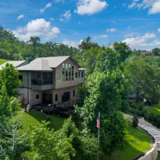 Honored to shoot this property;
 Thank you @pnymenke and @staplessothebys 
:::
#etxrealestate #realestatephotography #realestatephotographer #bullardtxrealestate #bullardtexasrealestate