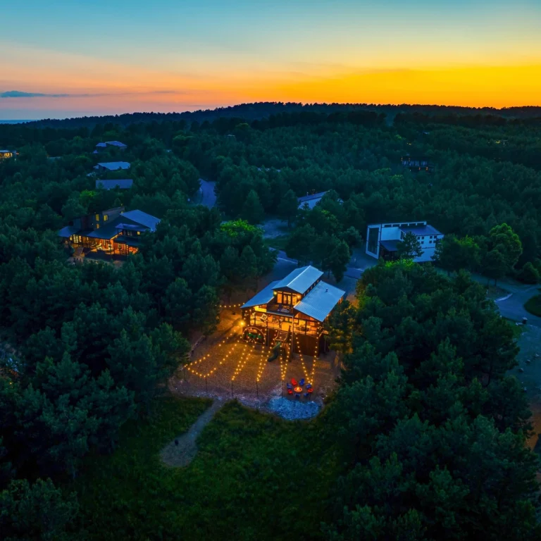 Twilight Tuesday 🌙
:::
#airbnbexperience #airbnbhomes #realestatephotography #realestatephotographer #AirbnbVibes #Brokenbowphotographer #brokenbowphotography #twilightphotography