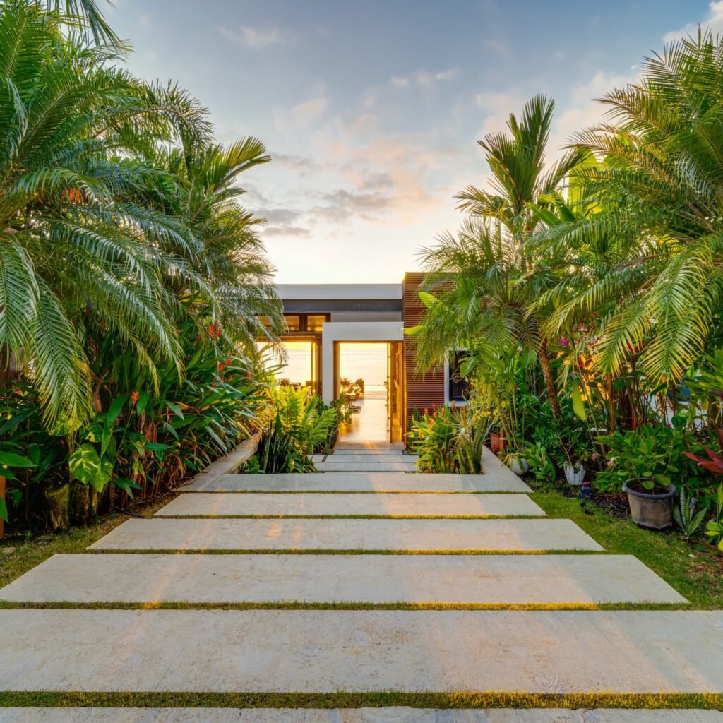 What an amazing property🌴 We didn’t want to leave! Thanks so much to @landc_luxury_cr for trusting us with capturing this gem. If you’re headed to Costa Rica you have to check this place out.

:::::: 
#realestatephotography #dreamhomes #airbnbexperience #realestatephotographer #costarica🇨🇷